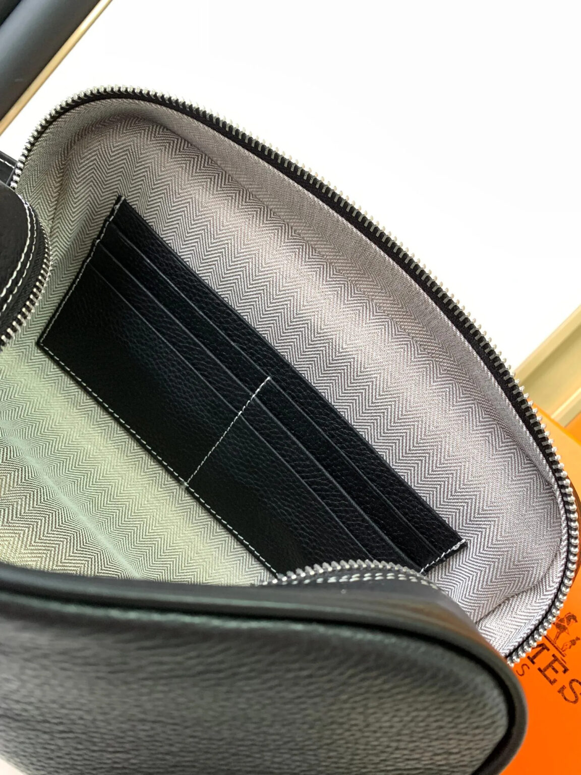 【HERMES 公式旗艦店】エルメス クラッチバッグ 当日出荷 好評に付き再入荷！27*15*10CM - 画像 (8)