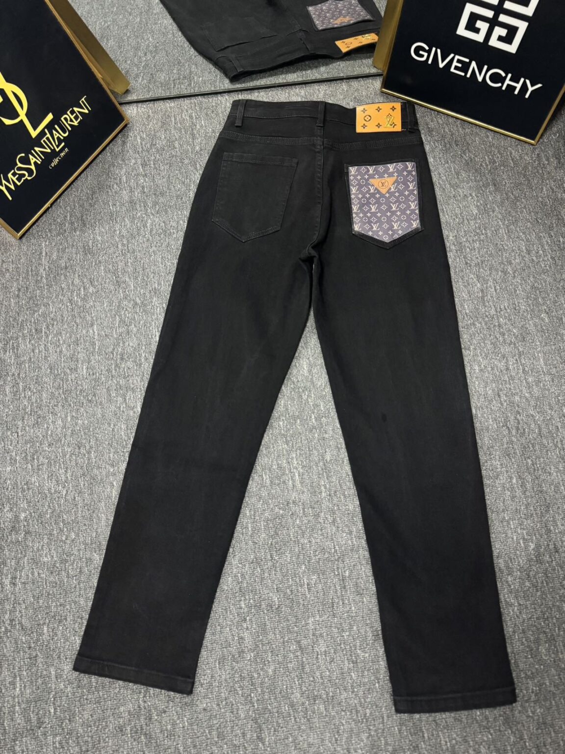 LV Louis Vuitton刺繡入りのトレンディジーンズ 17 SS102439 - 画像 (2)