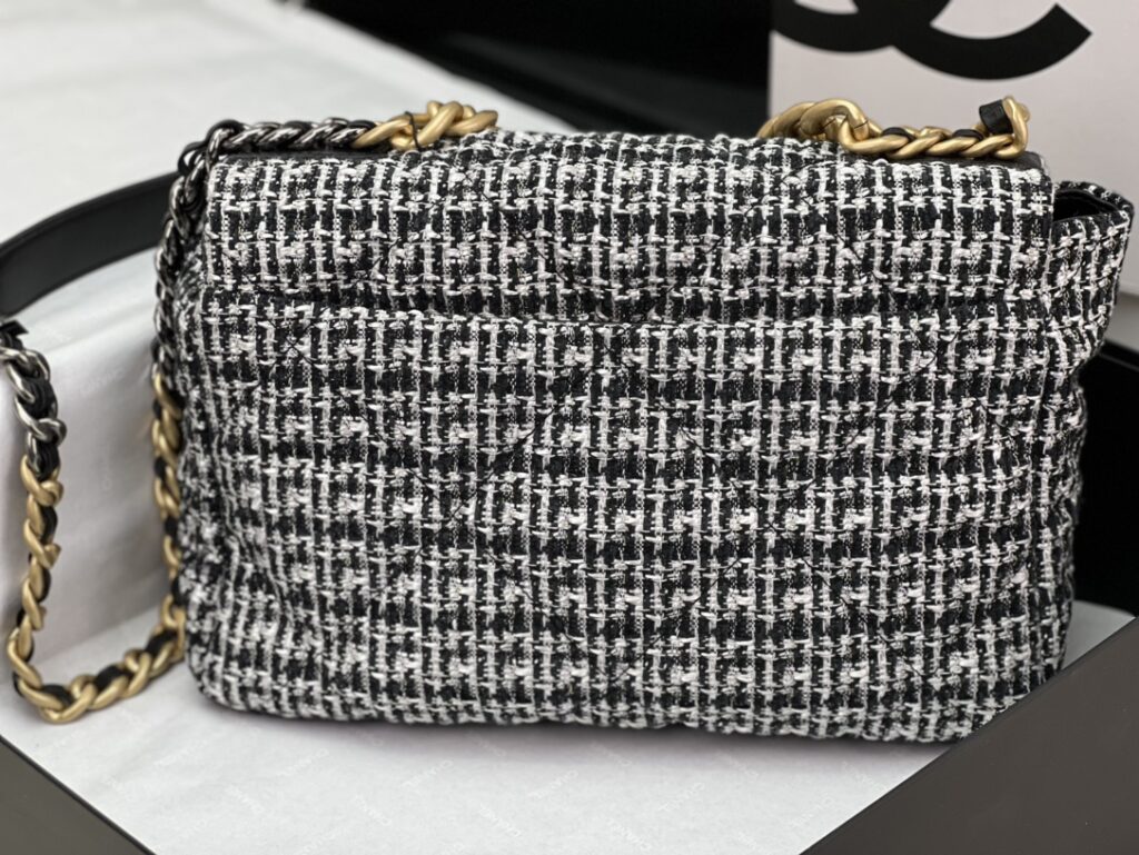 CHANEL 19 LARGE HANDBAG AS1161 - 画像 (17)