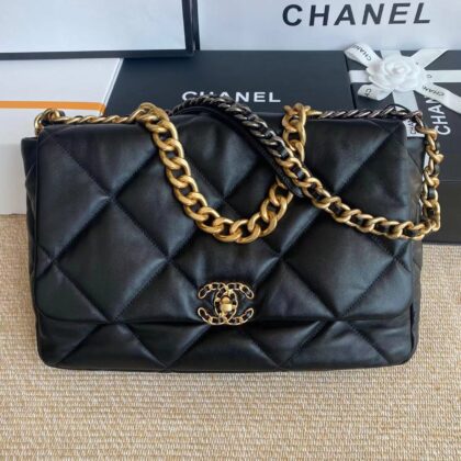 CHANEL 19 MAXI