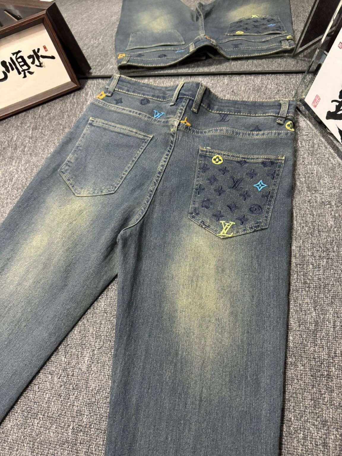 LV Louis Vuitton刺繡入りのトレンディジーンズ 01SS102437 - 画像 (2)