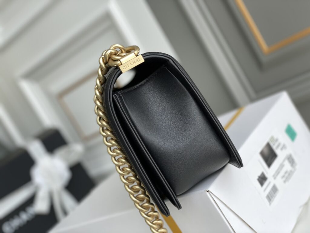 BOY CHANEL SHOULDER BAG - 画像 (6)
