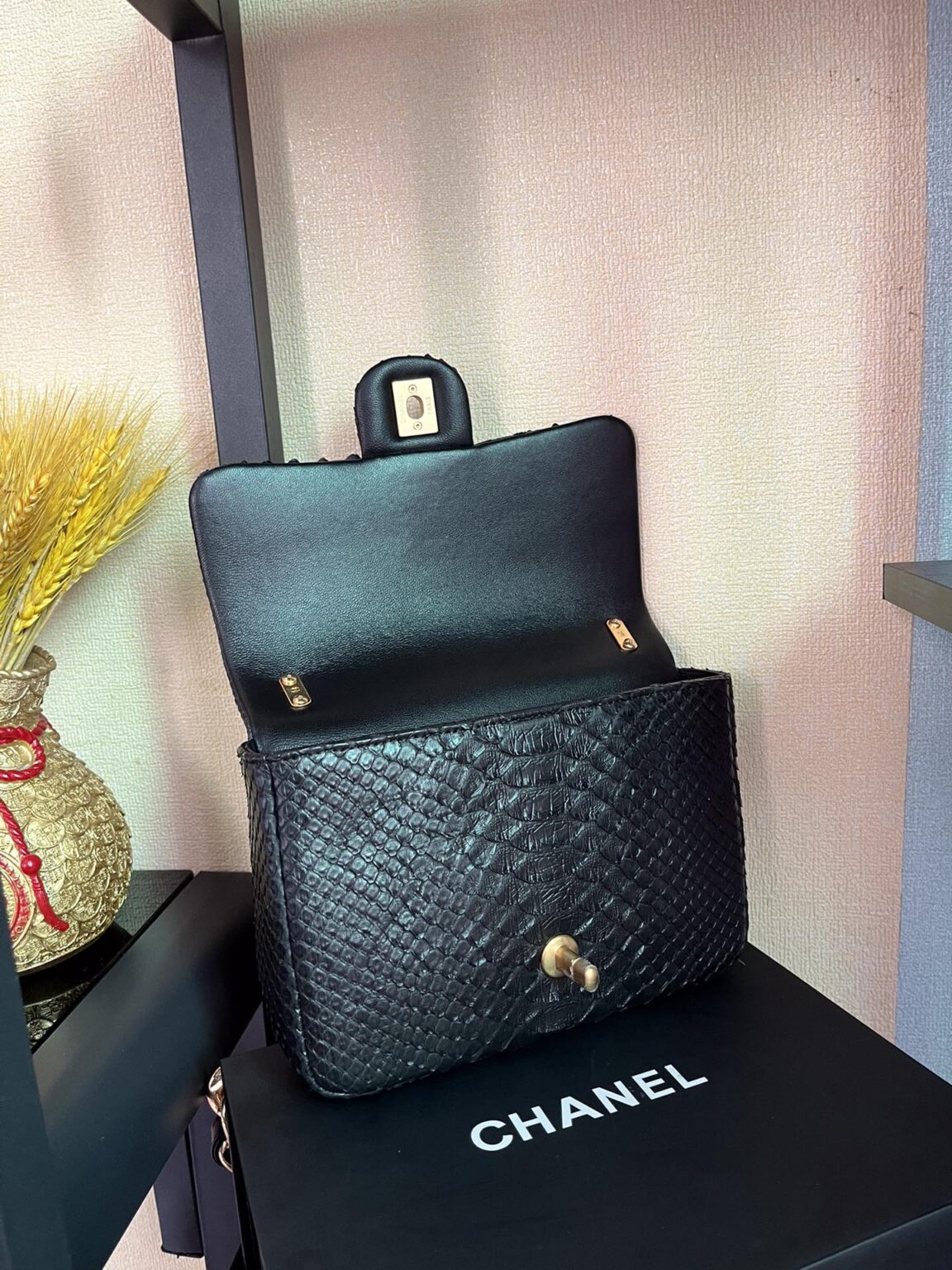 BOLSA CHANEL 2.55 PYTHON FLAP BAG AS3214 - 画像 (5)