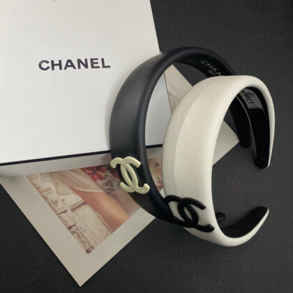 CHANEL クラシックな黒と白のヘッドバンド SS