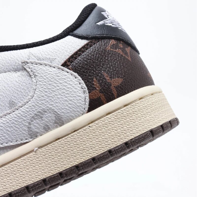 【日本未入荷】LOUIS VUITTON X TRAVIS SCOTT X NIKE AIR JORDAN 1 LOW OG SP"DAMIER AZUR/LV MONOGRAM"[代金引換] - 画像 (9)