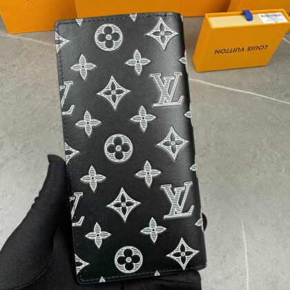 LV Louis Vuitton 新作財布です 28 zm 95521