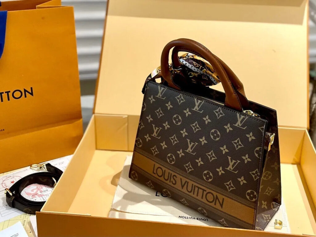 LOUIS VUITTON オンザゴー PM-1 - 画像 (12)