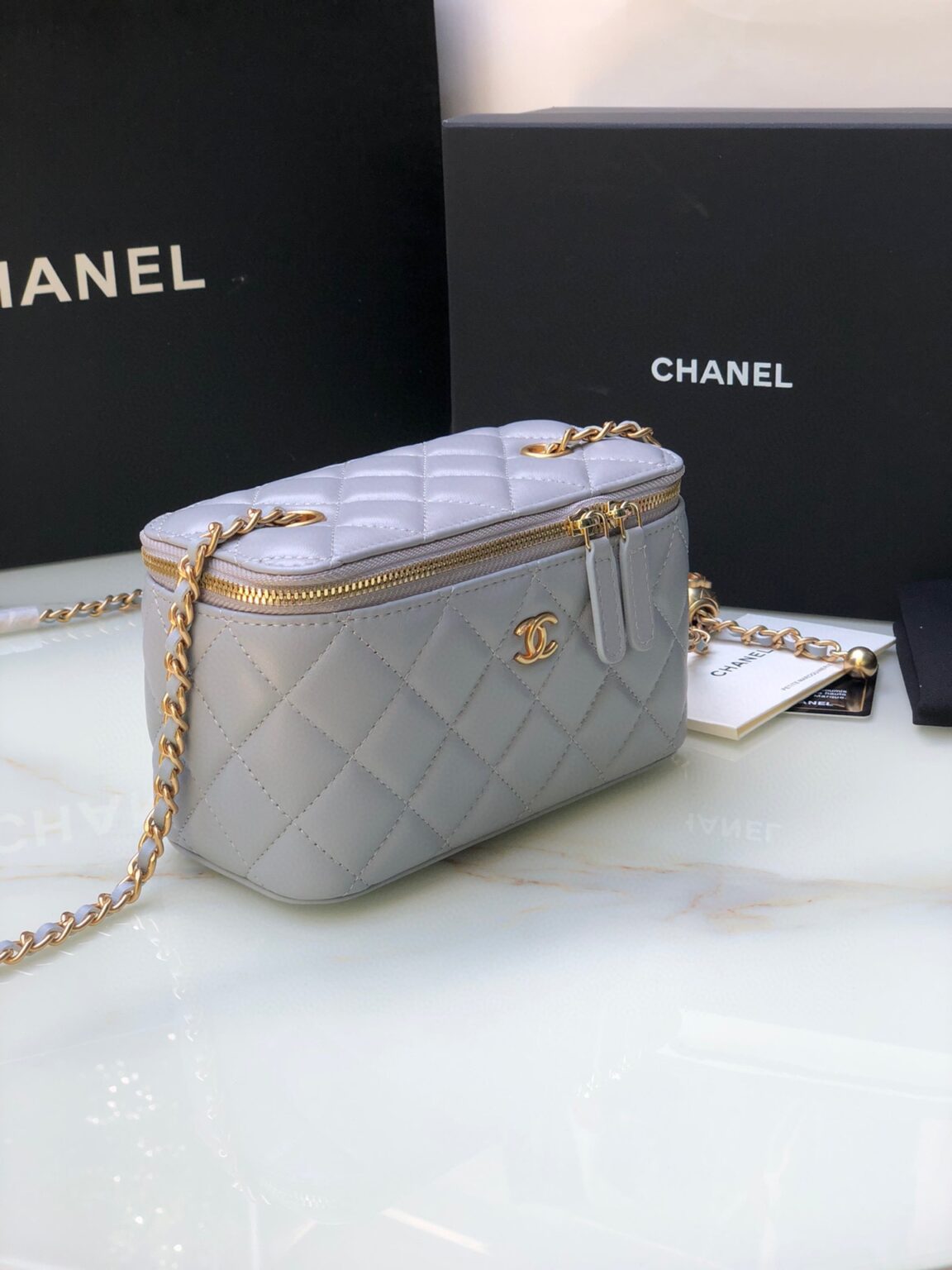 Chanel Classic Vanity 22C Bag with Chain AP2303 - 画像 (9)