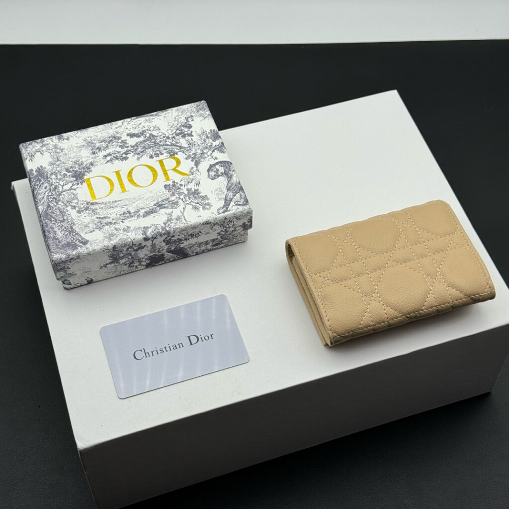 Dior 羊の皮の財布 4 zm 94920 - 画像 (7)