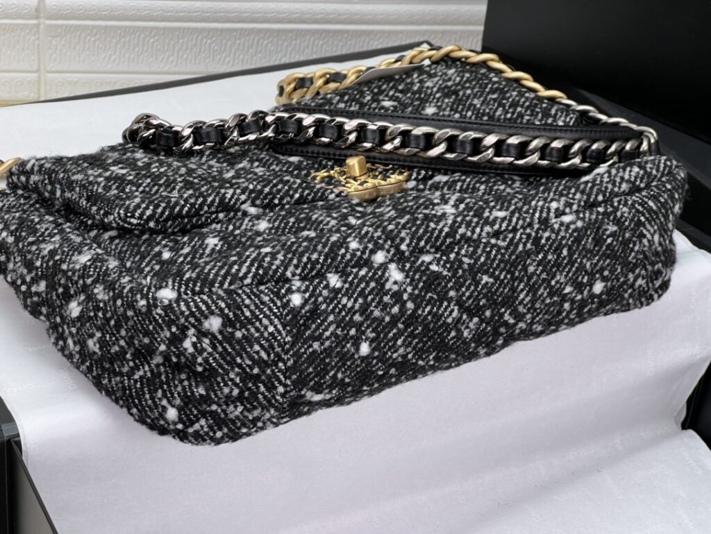 CHANEL 19 LARGE HANDBAG AS1161 - 画像 (6)