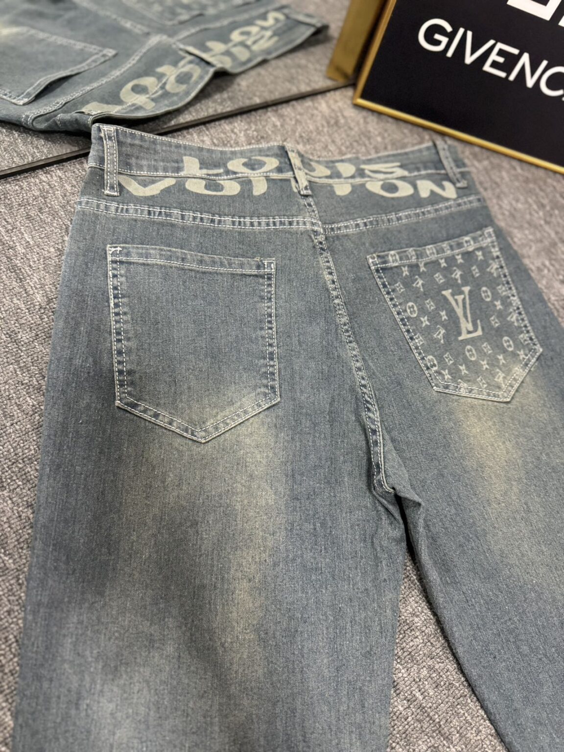 LV Louis Vuitton刺繡入りのトレンディジーンズ 07 SS102437 - 画像 (2)