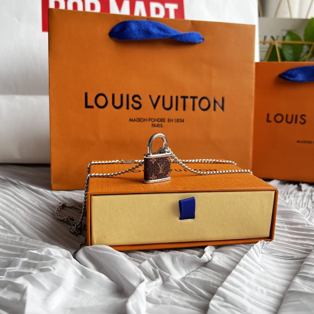 LOUIS VUITTON（ルイヴィトン）LOCK ネックレス M00525 - 画像 (7)