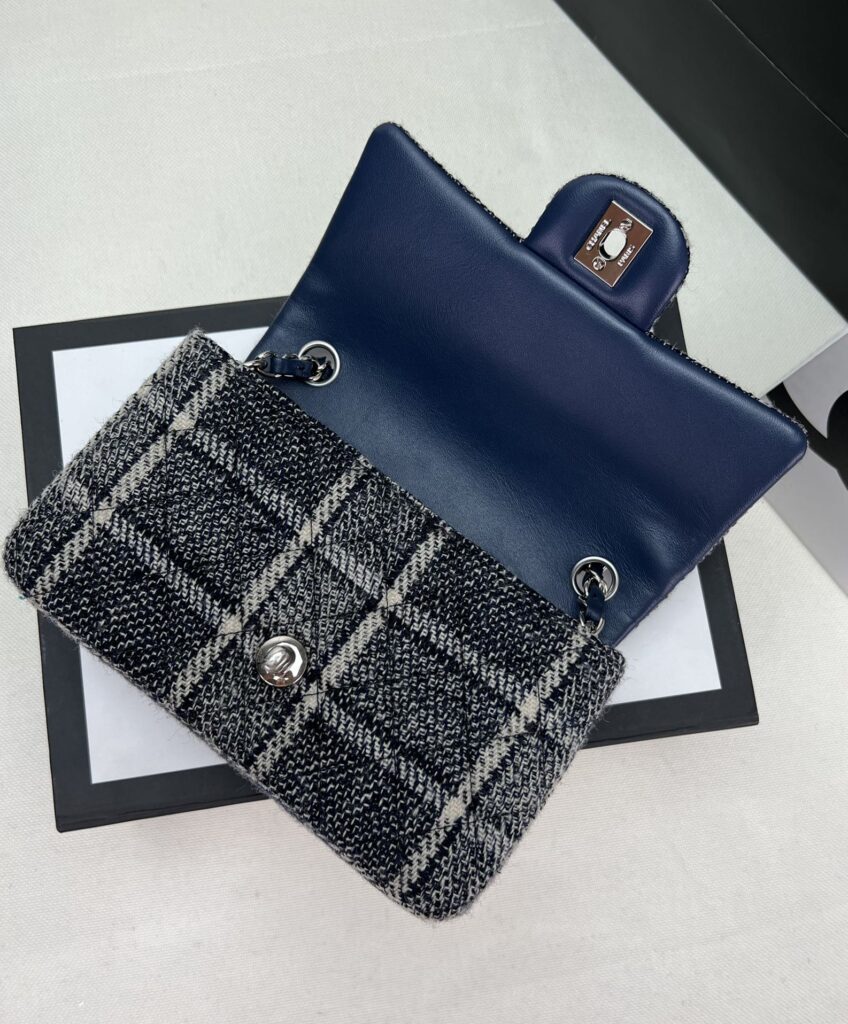 Chanel MINI CLASSIC FLAP BAG 1116 - 画像 (6)