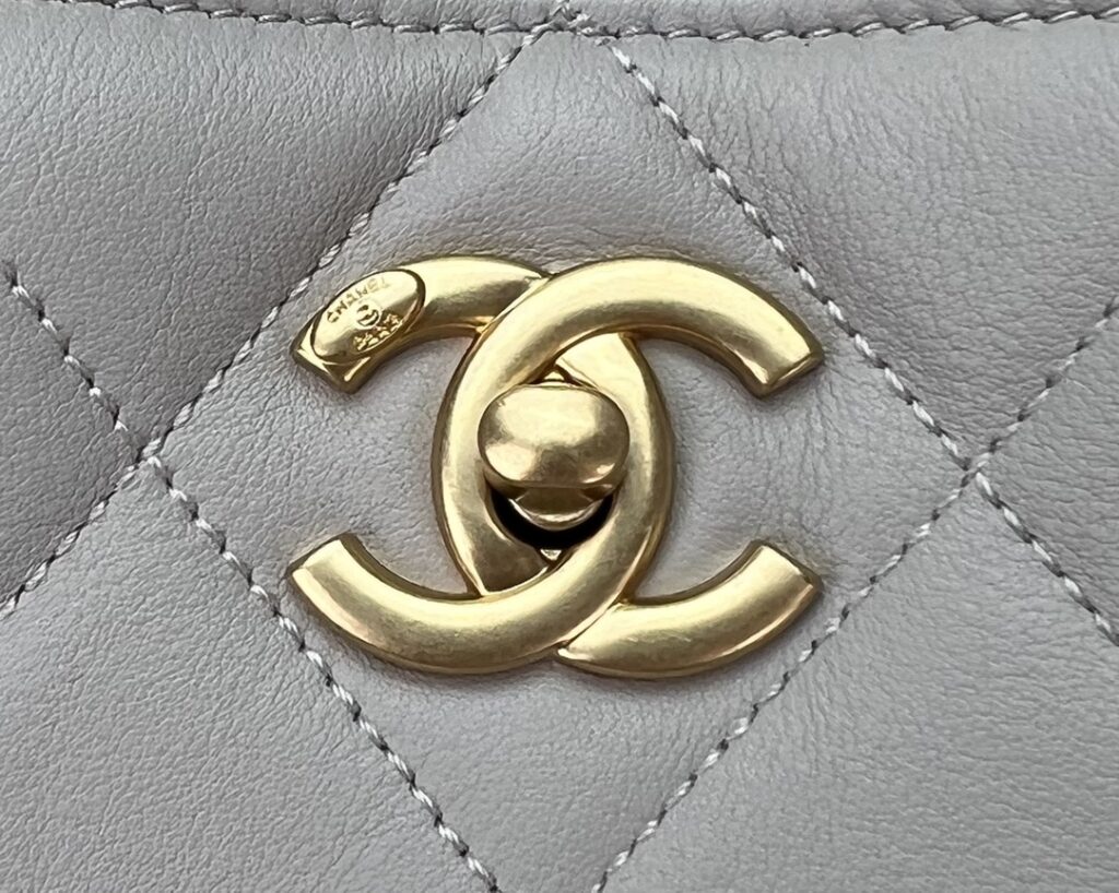 Chanel SHOPPING BAG AS3508 - 画像 (8)