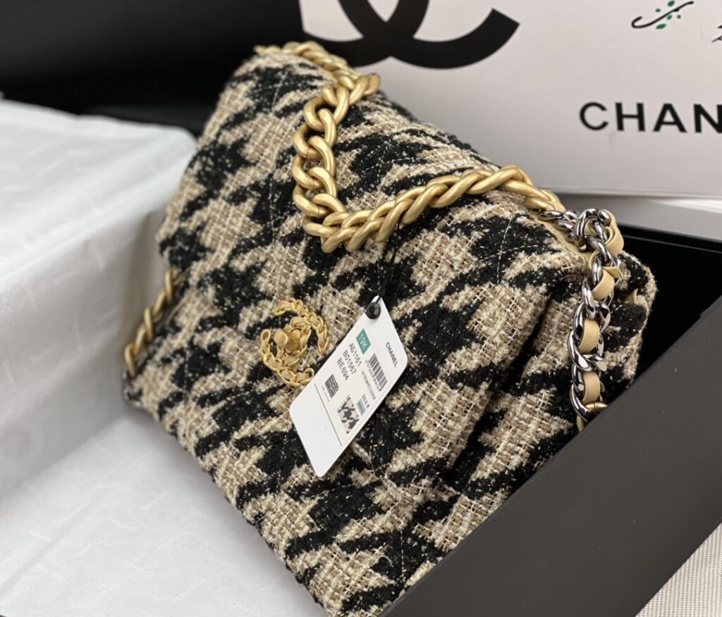 CHANEL 19 LARGE HANDBAG AS1161 - 画像 (8)