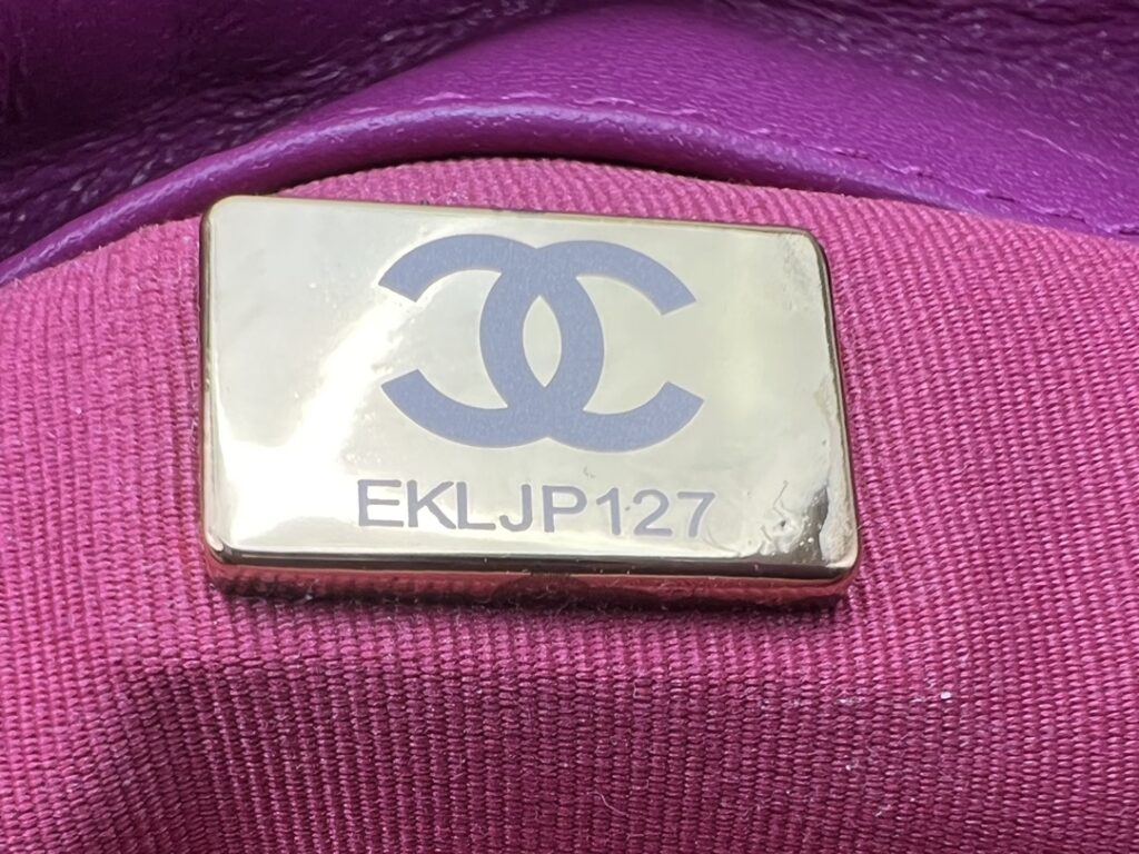 CHANEL 19 LARGE HANDBAG AS1161 - 画像 (11)