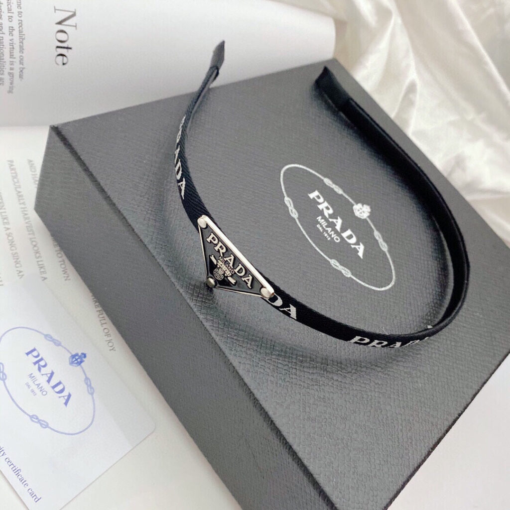 PRADA 薄エッジ トライアングル ロゴ ヘッドバンド SS - 画像 (3)