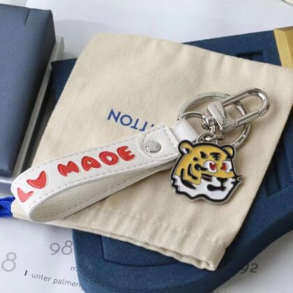 LV Louis Vuitton バッグペンダント キーホルダー 33 zm