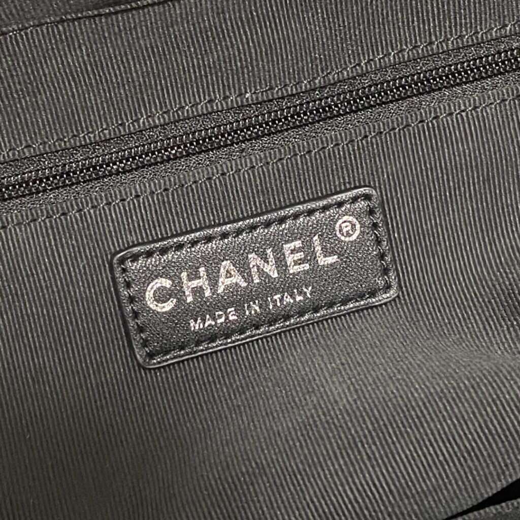 Chanel Calfskin Quilted Ultra Pocket Shopping Tote Navy AS3928 - 画像 (4)
