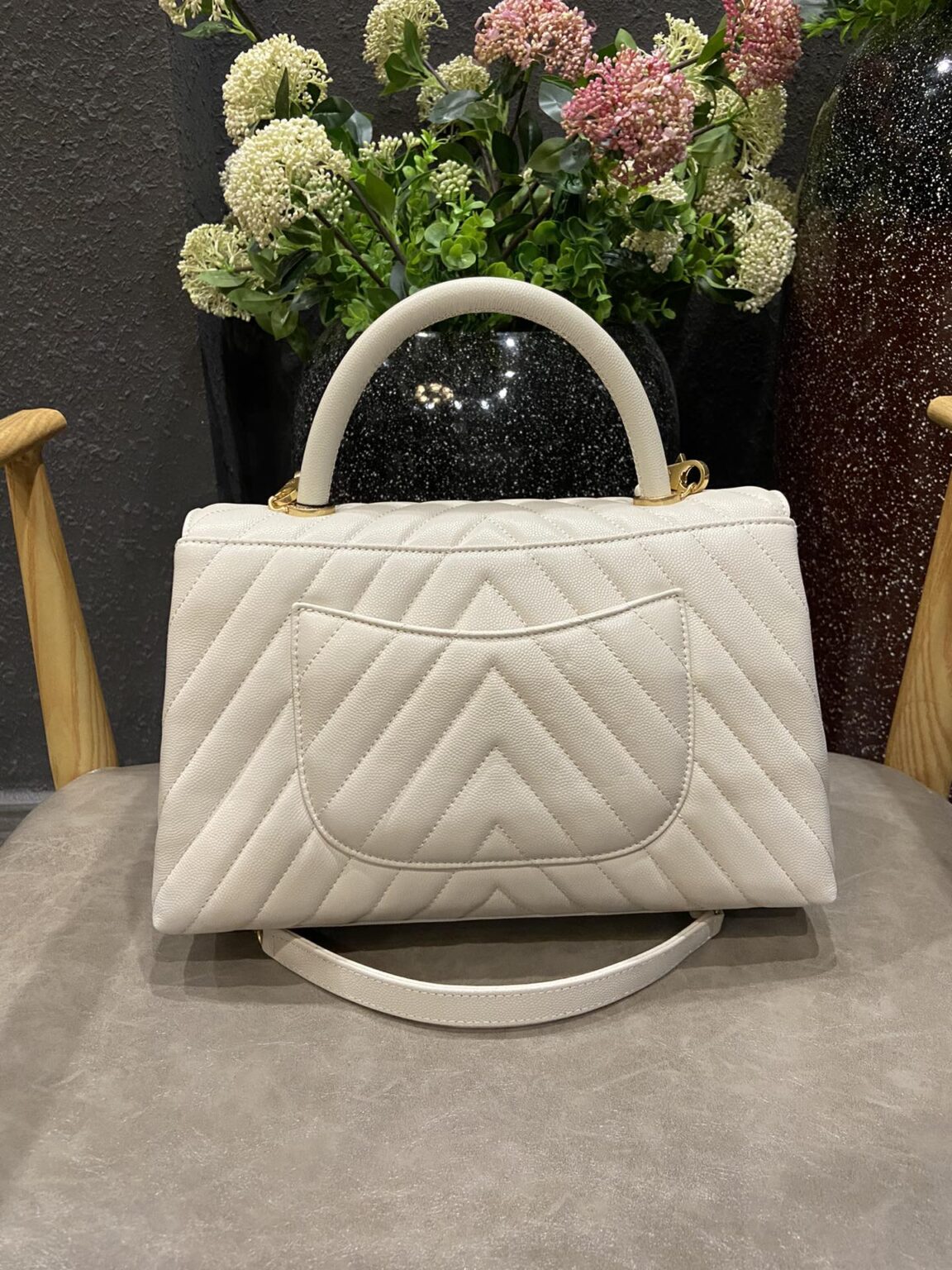 Chanel Cowhide handbag Large 92991 - 画像 (2)