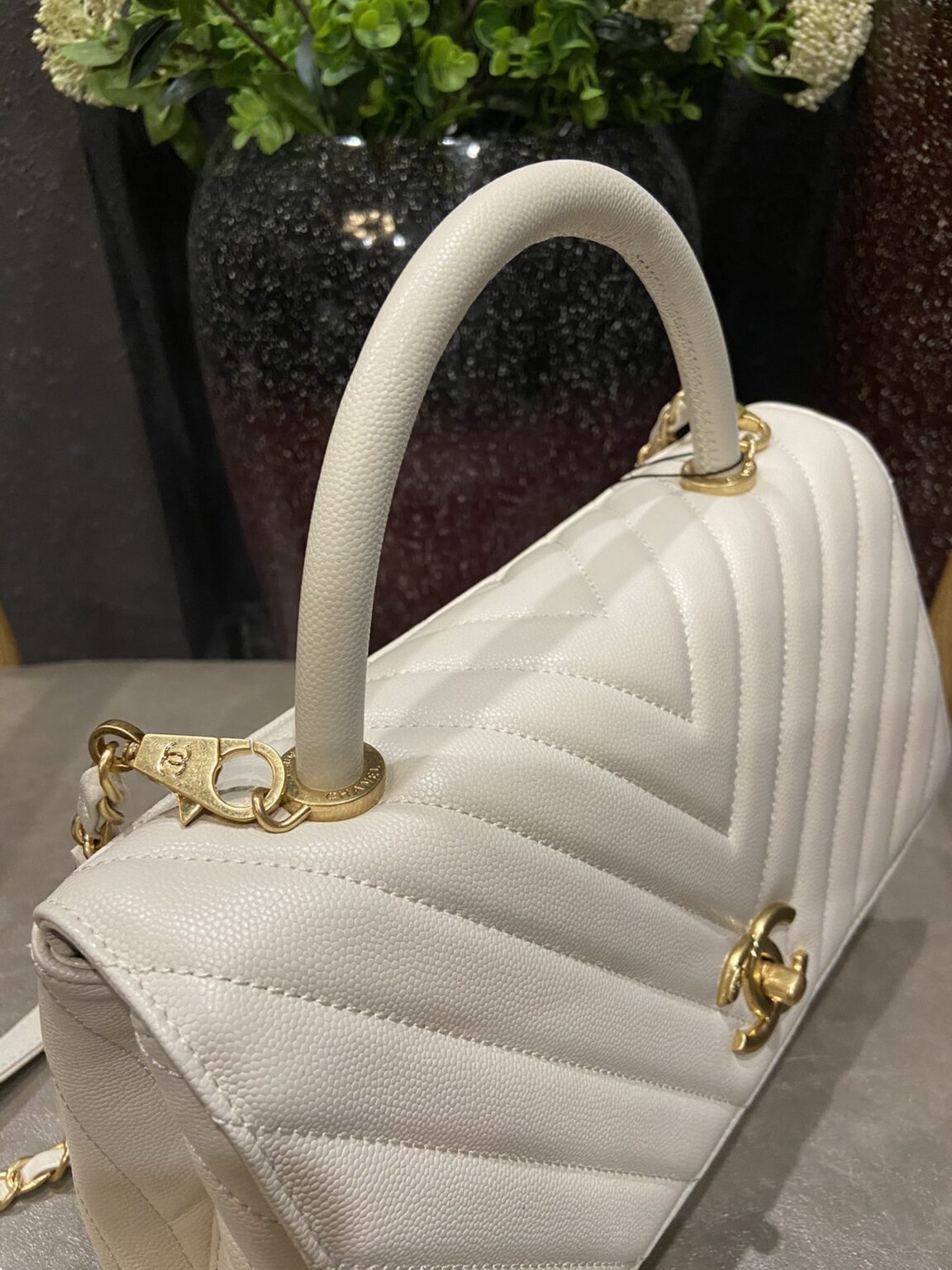 Chanel Cowhide handbag Large 92991 - 画像 (7)