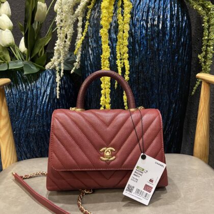 Chanel Cowhide handbag A92990