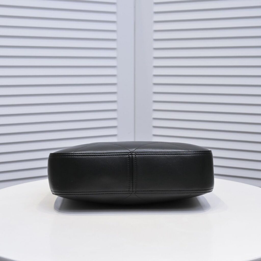 【Chanel 】【シャネル】ショルダーバッグ & クロスボディバッグ 28x29x7 cm - 画像 (4)