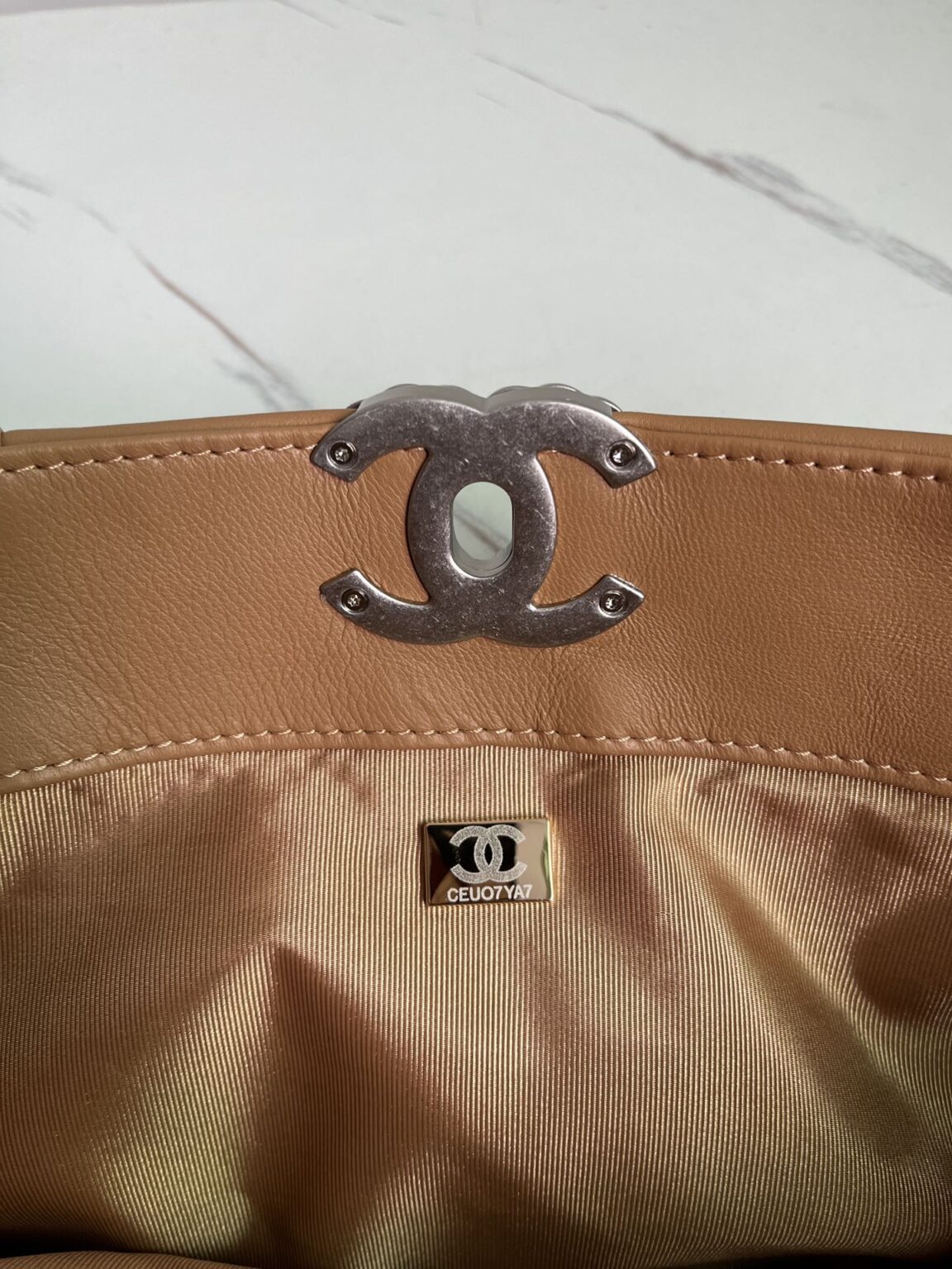 CHANEL 19 SHOPPING BAG 3519 - 画像 (5)