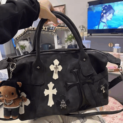 クロムハーツ　人気バッグー旅行の相棒