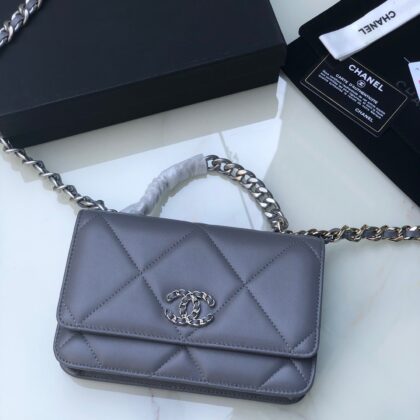 CHANEL 19 WALLET ON CHAIN 0957