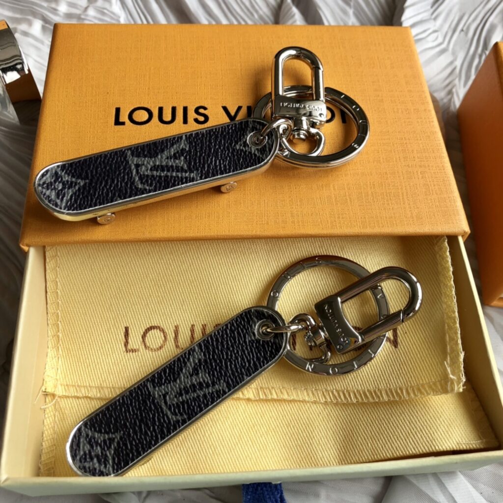 【Louis Vuitton 】（ルイヴィトン）ポルト クレ・スケートボード モノグラムM69476 - 画像 (8)