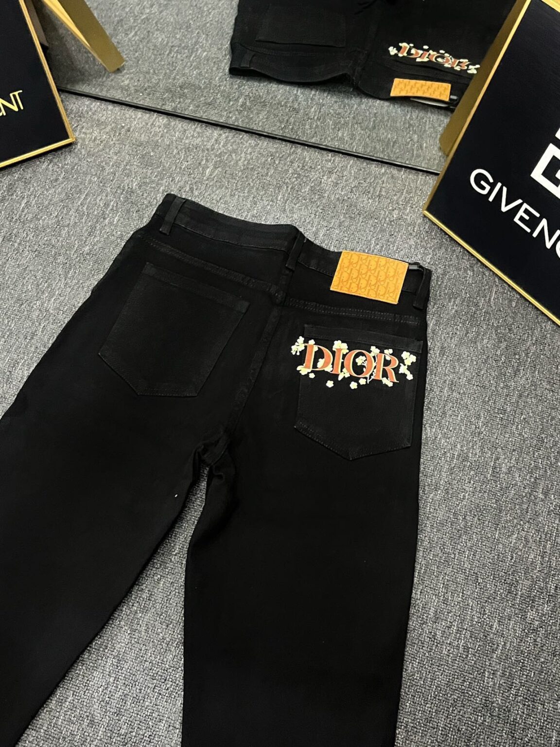 DIOR刺繡入りのトレンディジーンズ 02 SS102437 - 画像 (4)