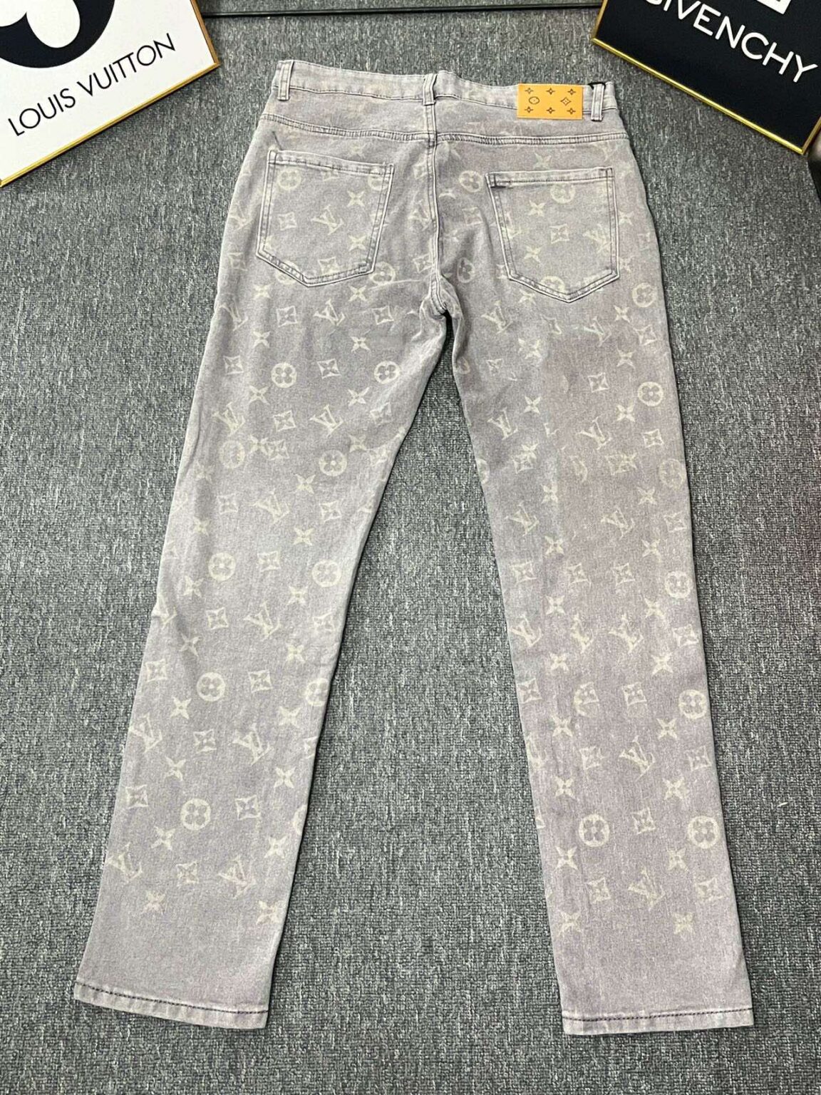 LV Louis Vuitton刺繡入りのトレンディジーンズ 04 SS102437 - 画像 (2)