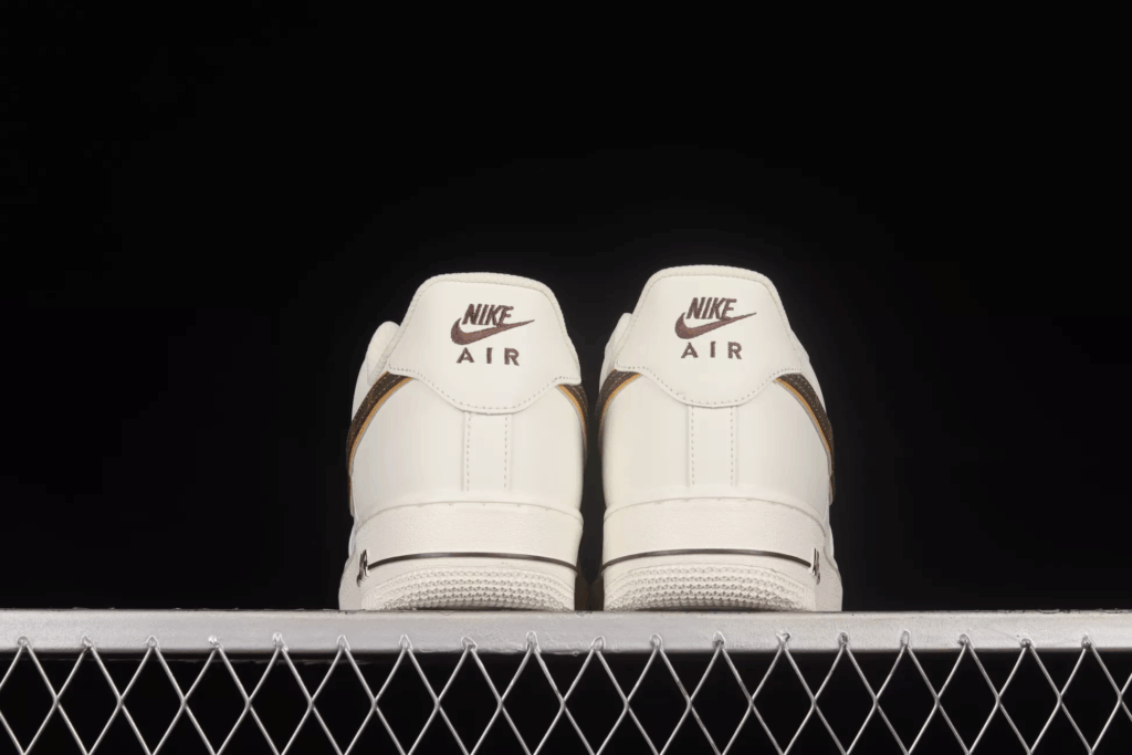 【新商品発売】【今年の新商品】LOUIS VUITTON X NIKE AIR FORCE 1 07 LOW RICE WHITE SHOES SNEAKERS【本物保証】【代金引換】 - 画像 (8)