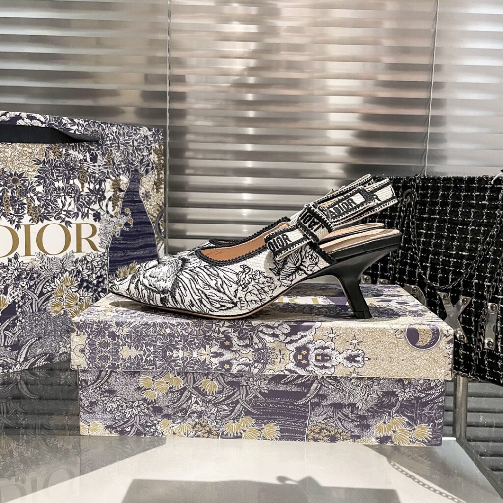 DIOR 新作刺繍ハイヒール 03zm 95759 - 画像 (5)