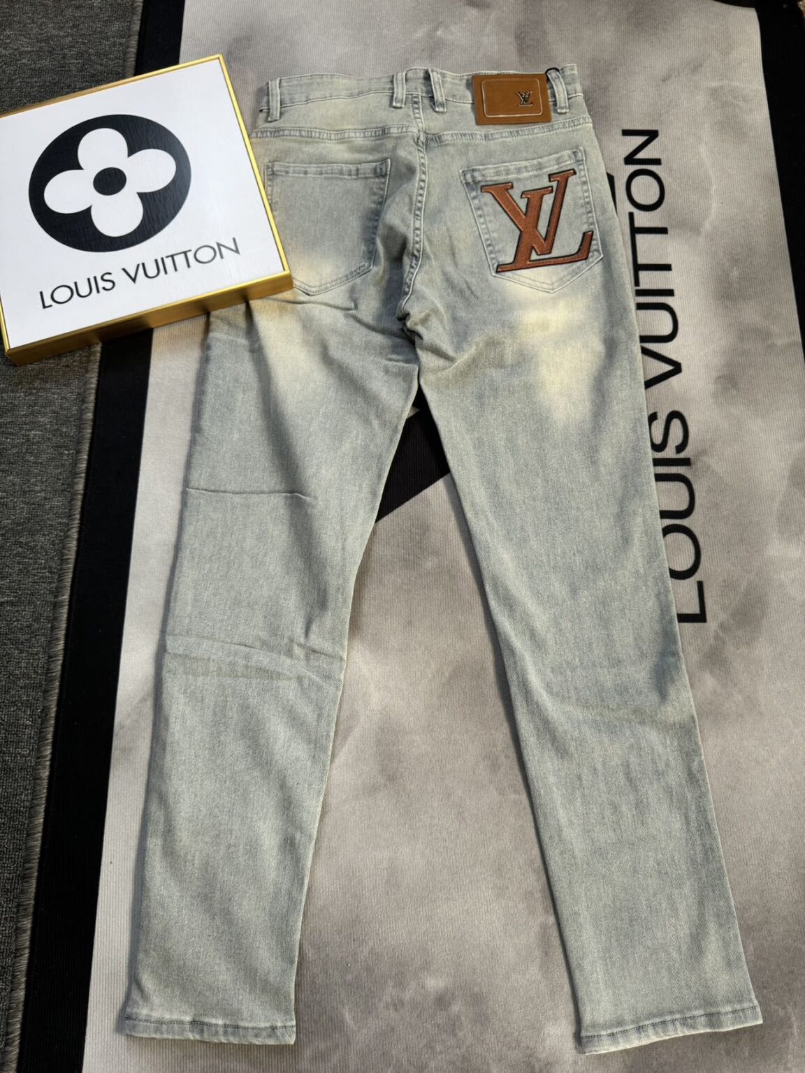 LV Louis Vuitton刺繡入りのトレンディジーンズ 24 SS102439 - 画像 (2)