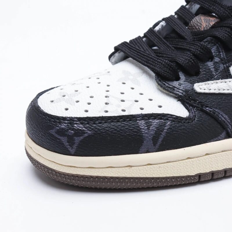 【日本未入荷】LOUIS VUITTON X TRAVIS SCOTT X NIKE AIR JORDAN 1 LOW OG SP"DAMIER AZUR/LV MONOGRAM"[代金引換] - 画像 (8)