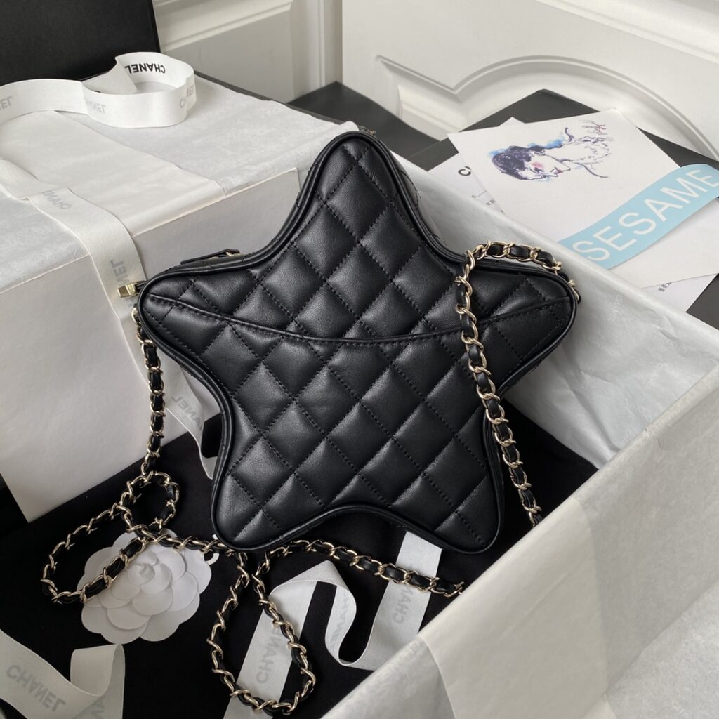 CHANEL 2024 Cruise CHANEL ☆STAR HANDBAG ☆AS4579 - 画像 (2)