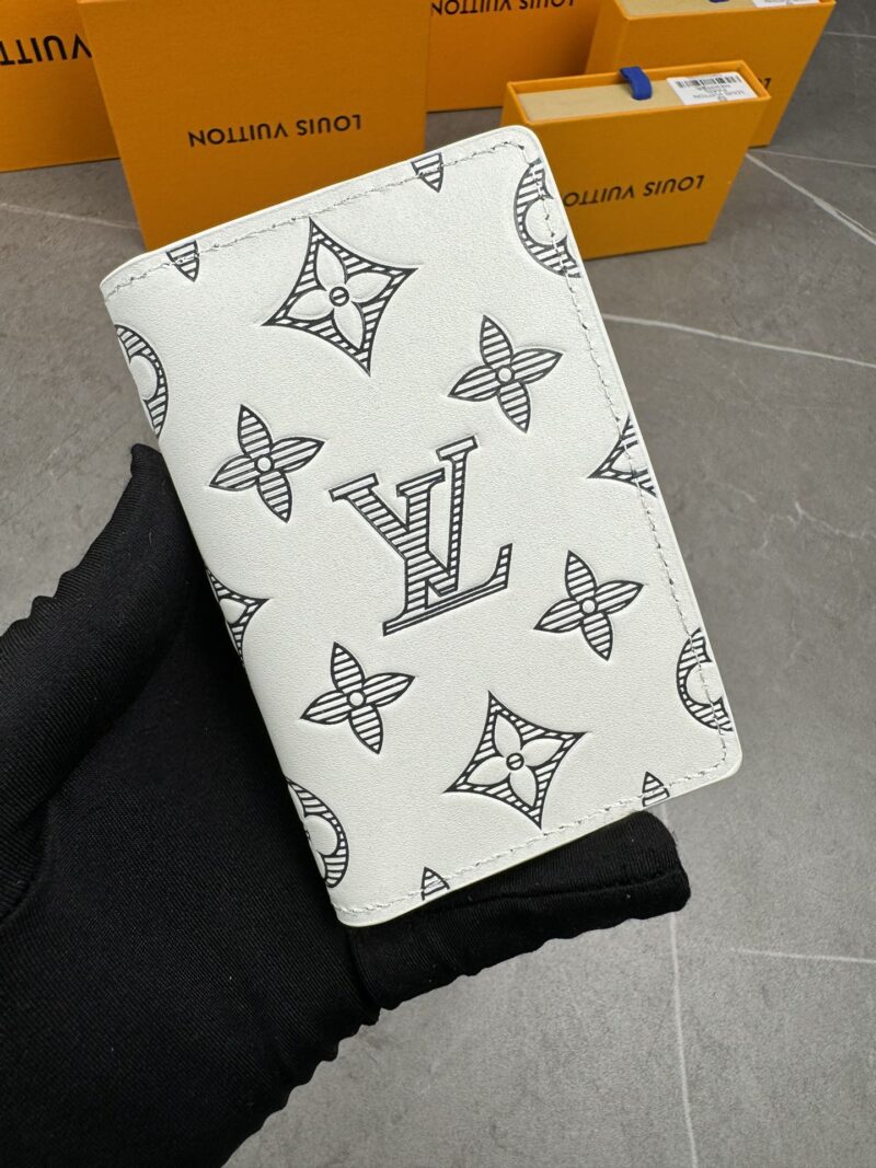 LV Louis Vuitton 新作財布です 23 zm 95521