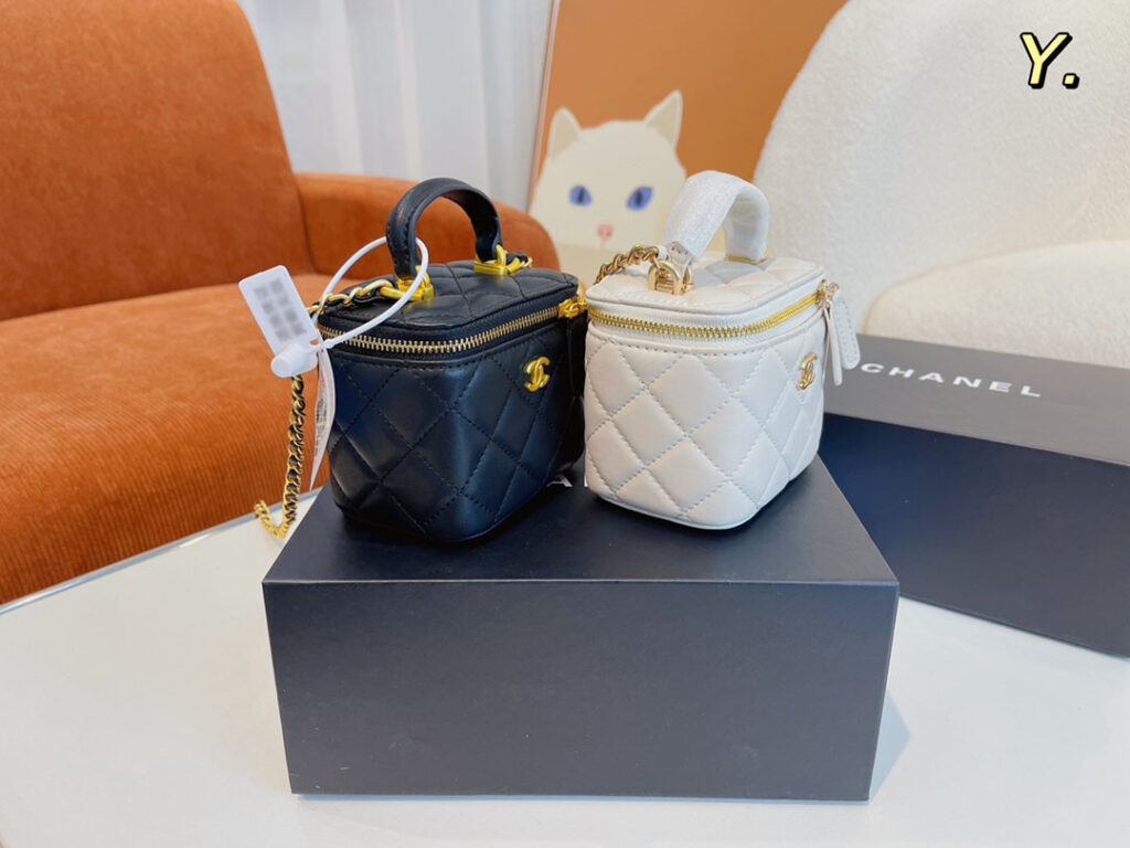 【Chanel 】【シャネル】ショルダーバッグ & クロスボディバッグ 10x7x9 cm - 画像 (4)