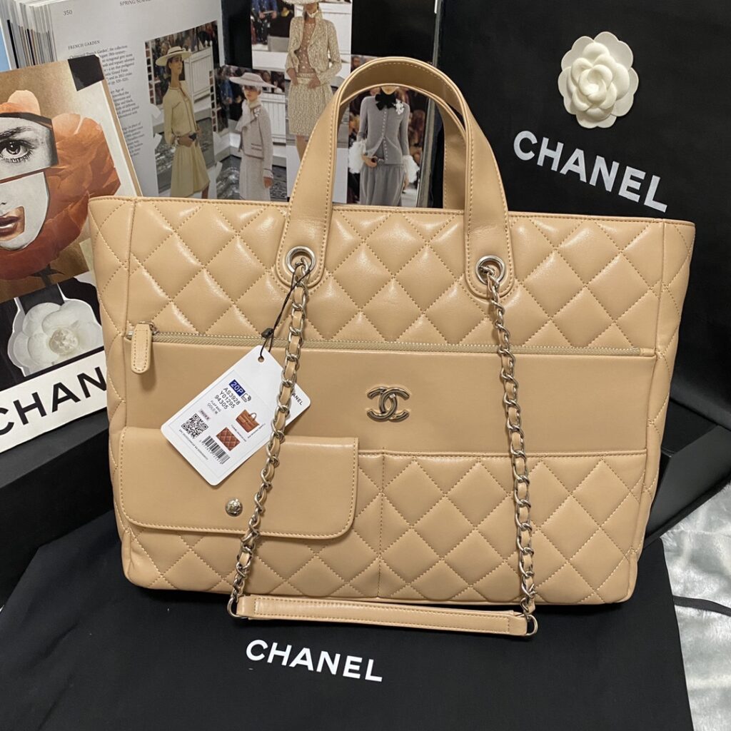 Chanel Calfskin Quilted Ultra Pocket Shopping Tote Navy AS3928 - 画像 (10)