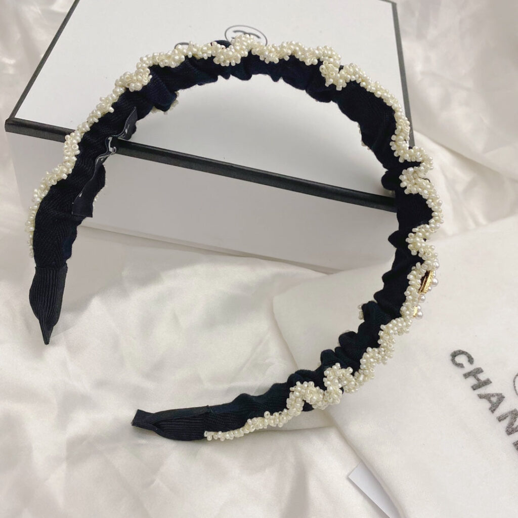 CHANELエレガントなパールヘッドバンド SS