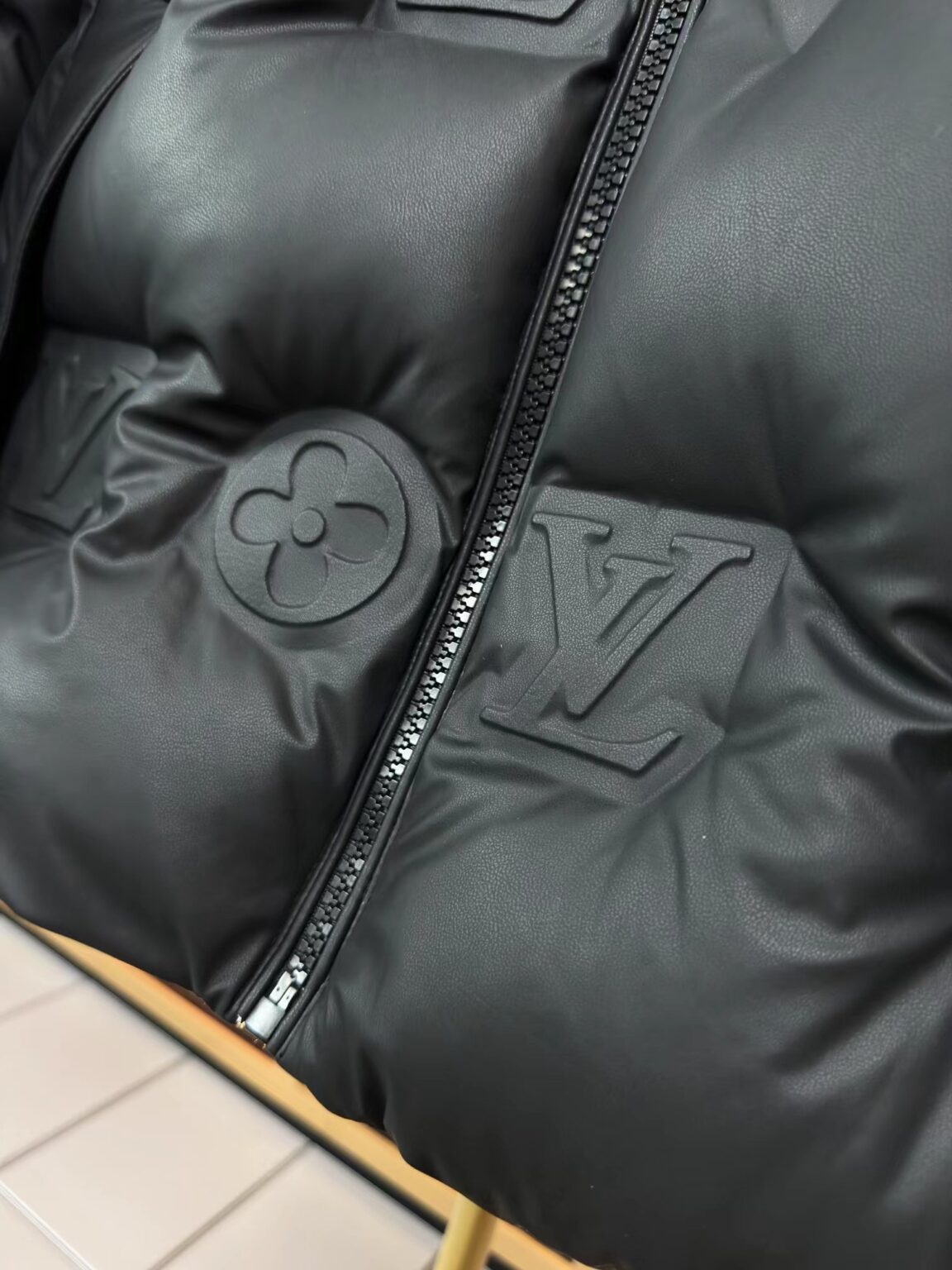 【LOUIS VUITTON】超人気 ダウンジャケット【全国送料無料】【即日出荷】 - 画像 (9)