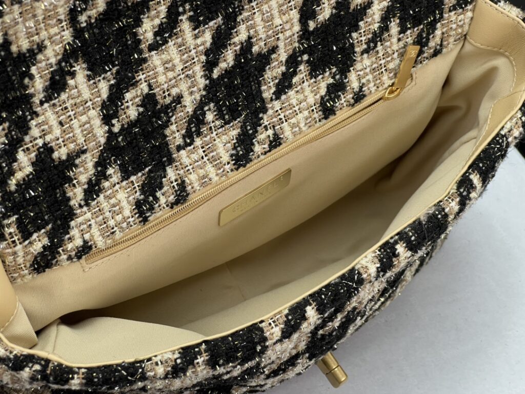 CHANEL 19 LARGE HANDBAG AS1161 - 画像 (5)
