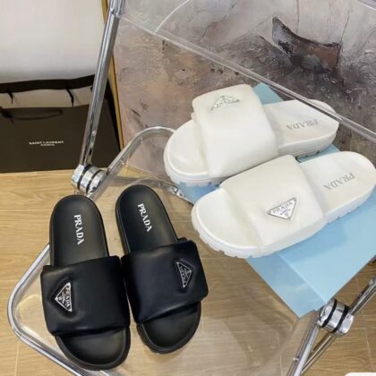 Prada サンダル女性タイプ