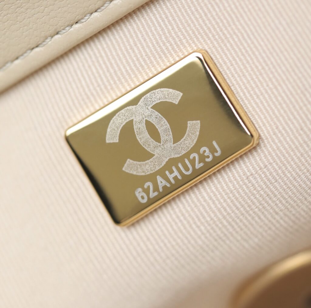 Chanel 19 AS1161 - 画像 (9)