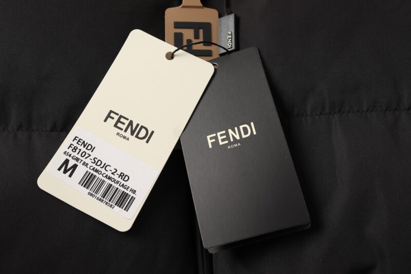 FENDI（フェンディ） ダウンジャケット - 画像 (8)