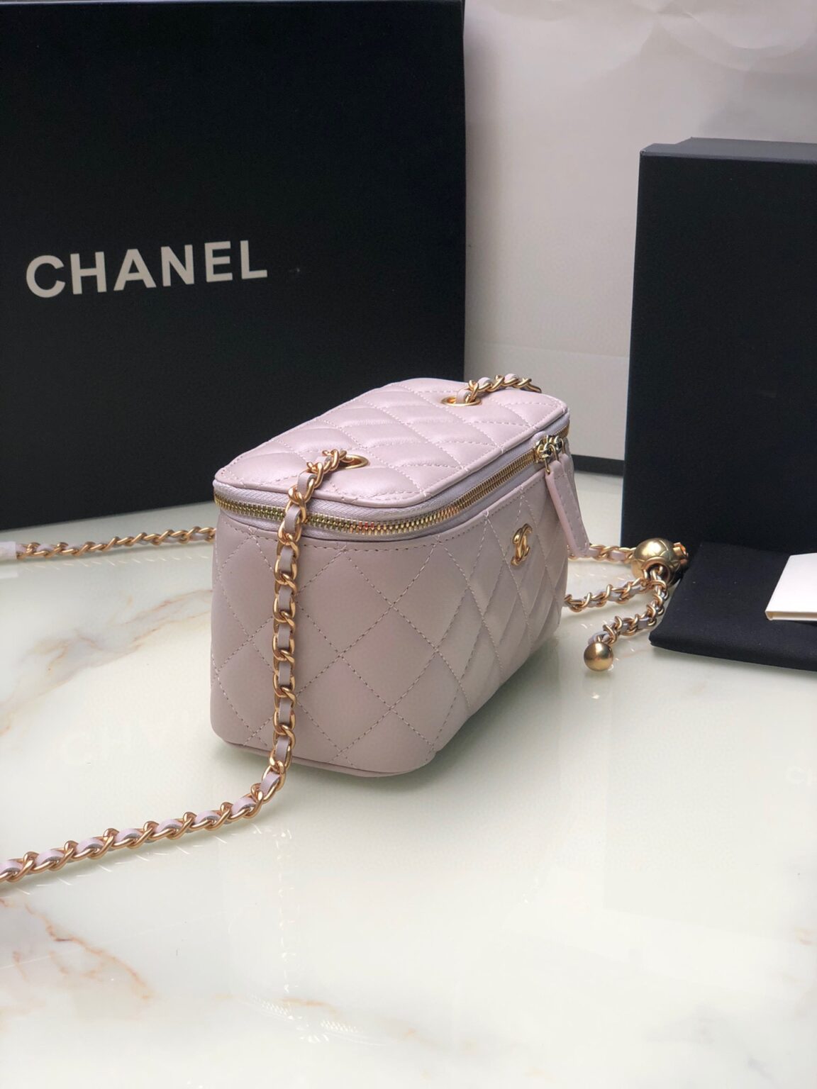 Chanel Classic Vanity 22C Bag with Chain AP2303 - 画像 (2)