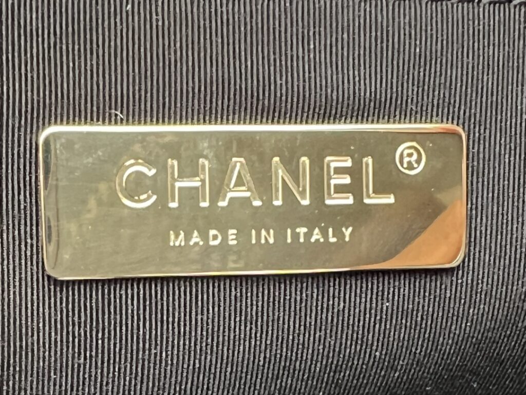 CHANEL 19 LARGE HANDBAG AS1161 - 画像 (13)