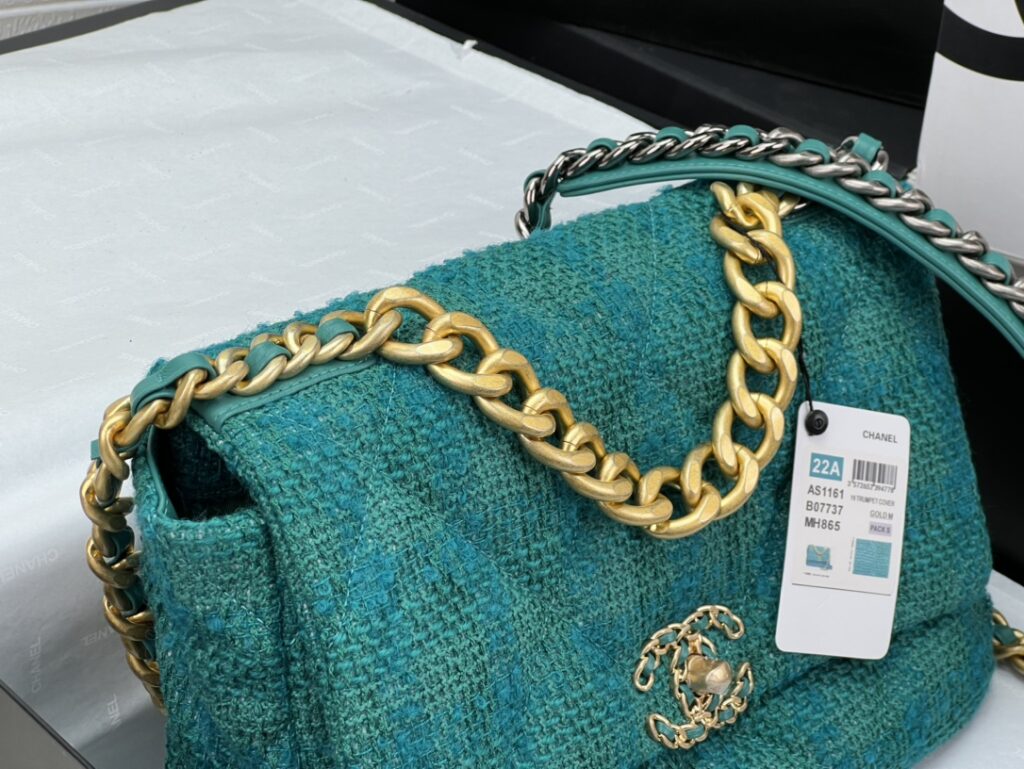 CHANEL 19 LARGE HANDBAG AS1161 - 画像 (16)